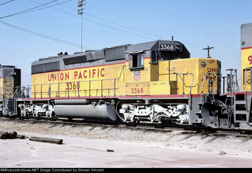 Union Pacific SD40-2 #3368 with snoot.